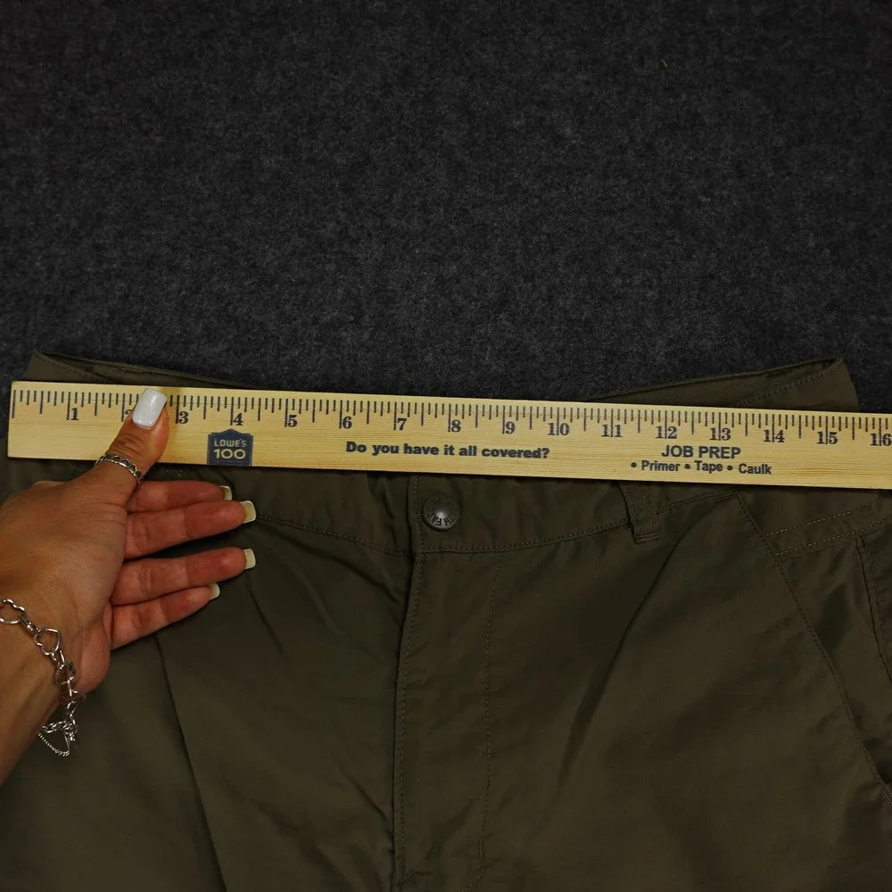 The North Face Trail Shorts Men Size 32x9 Outdoor Hiking Khaki Beige Lightweight